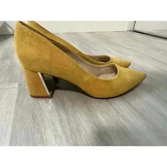 Zara Pointed-Toe Suede Block Heel Pumps in Yellow - Picture 5 of 12